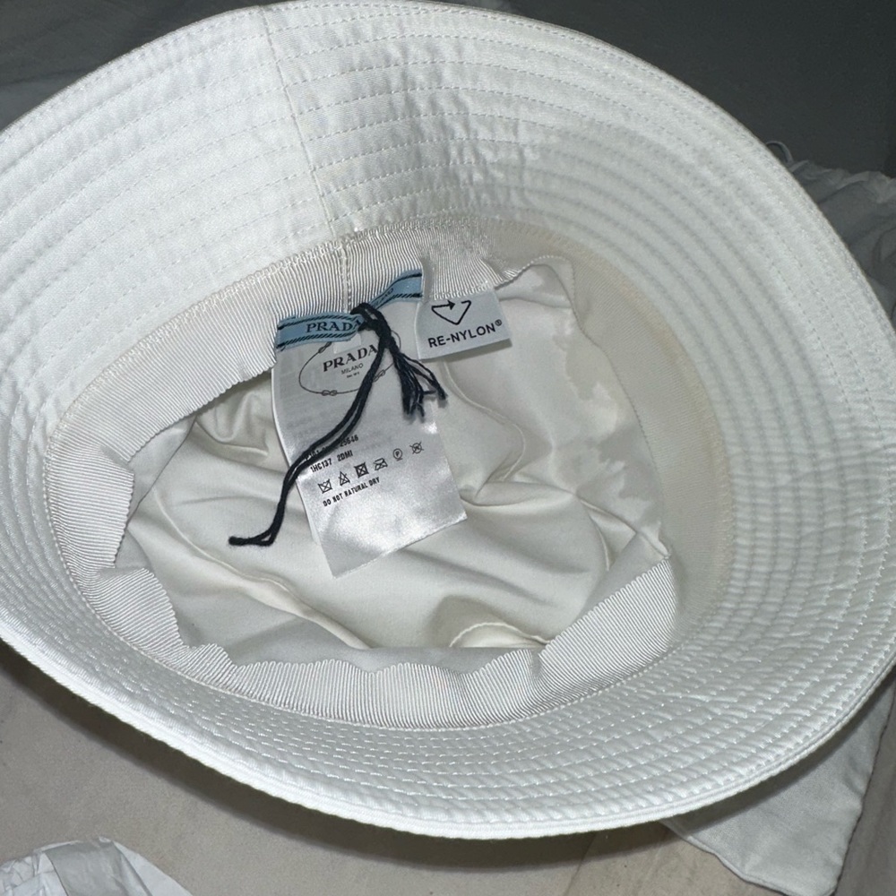 Prada White Re-Nylon Bucket Hat with Logo Tag - Picture 2 of 4
